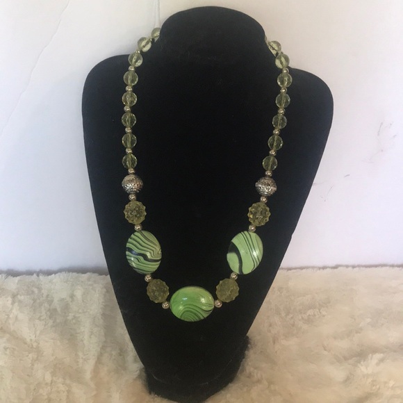 “GREEN BEADED” Necklace . - Picture 4 of 8